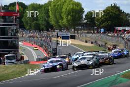 #18 - Kevin Tse / Maximilian Gotz - 2 Seas Motorsport Mercedes-AMG GT3 Evo and #7 - Giacomo Petrobelli / Jonathan Adam - Blackthorn Aston Martin Vantage AMR GT3 Evo Lead Race Start