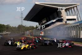 Start of Race 3 - #18 - Flynn Jackes - Elite Motorsport leads